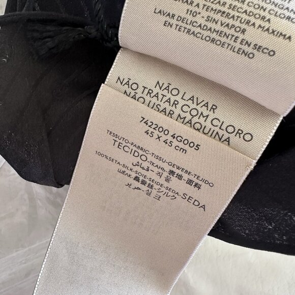 NWT GUCCI Men’s Handkerchief Silk 100% Authentic Logo GG 742200 Black - Picture 4 of 7